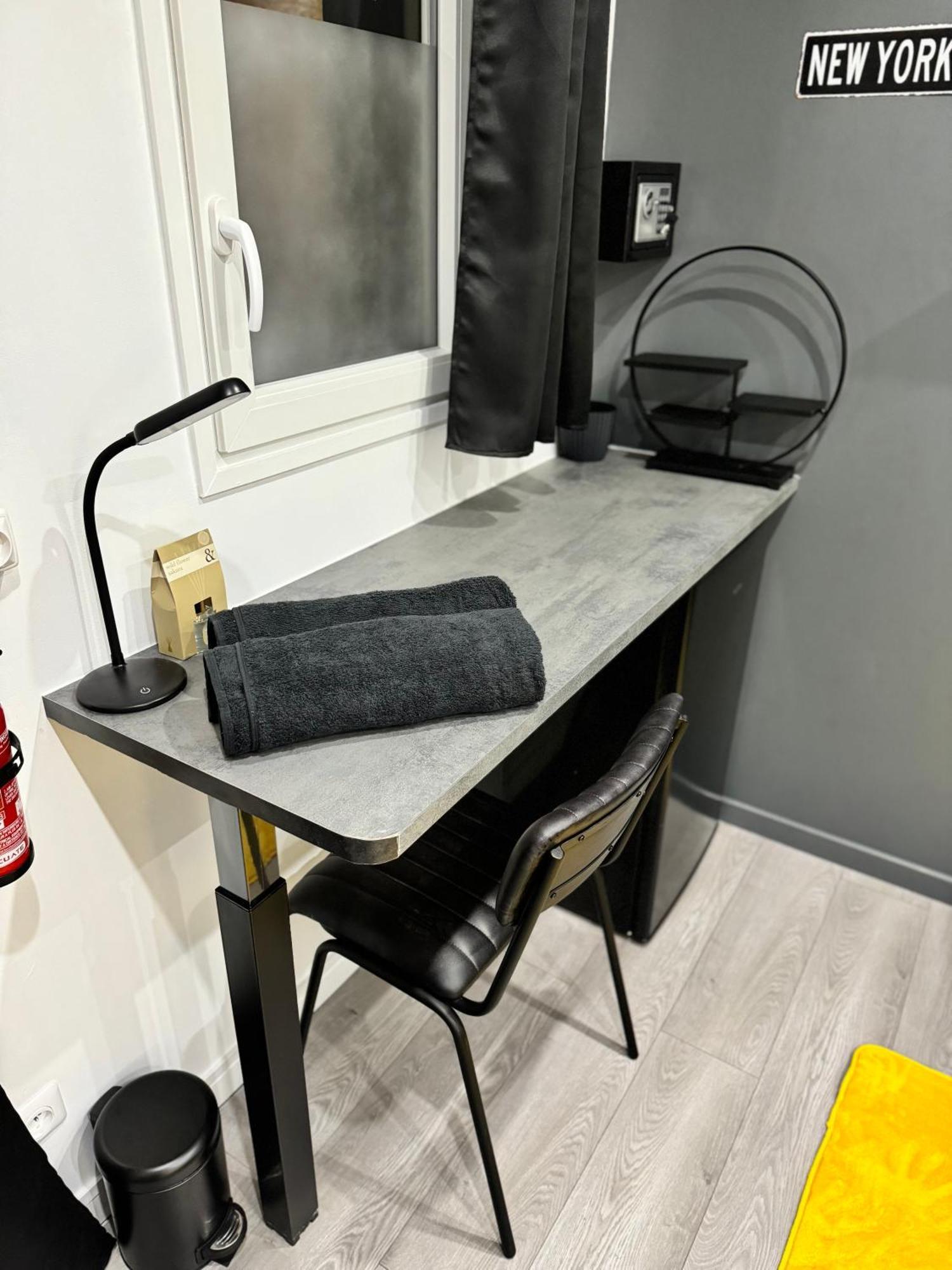 Worldroom Chambre Privee Avec Espace Commun Perpignan Exterior foto