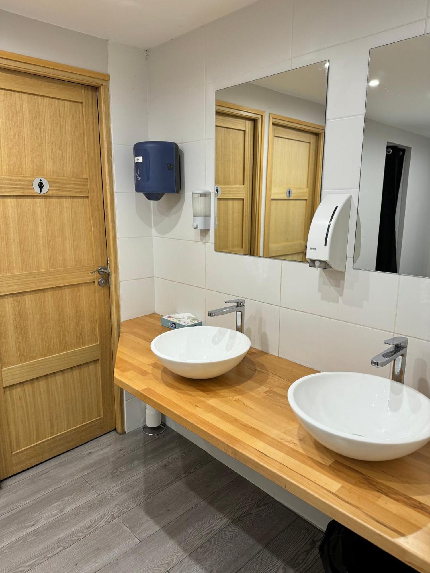 Worldroom Chambre Privee Avec Espace Commun Perpignan Exterior foto